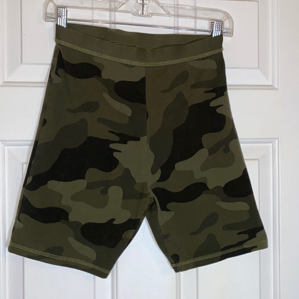Hollister Women’s Bike shorts Size Med -EUC
